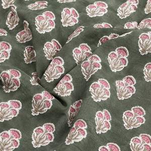 Tela de algodón estampada a mano con motivos florales en verde oliva oscuro y flores rosas, textil suave y transpirable para confección de kurtis. - Product Image 1