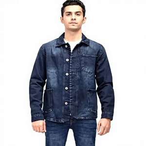 Descubre chaquetas vaqueras atemporales que redefinen el estilo casual y añaden un toque desenfadado a tu guardarropa diario esta temporada. - Product Image 1