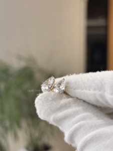 Exceptionnelles boucles d'oreilles solitaires en diamant de laboratoire taille poire 2,45 ct VS EF, or massif 14 carats, bijoux élégants et luxueux pour anniversaire - Product Image 2