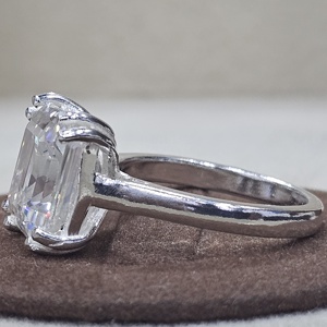 Moissanite Anillos finos originales Plata de Ley 925 Excelente calidad Última moda Corte Esmeralda Moissanite Anillos de piedras preciosas - Product Image 4