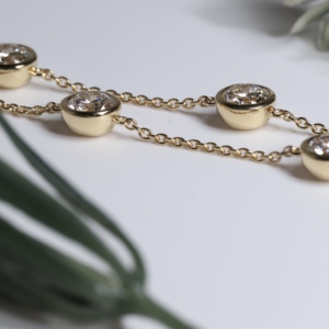 Collier en or jaune avec diamants de laboratoire taille ronde, sertis clos classiques, chaîne à maillons par la yardée, bijoux fins pour femme - Product Image 4