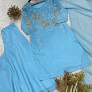 Conjunto de Kurti y Palazzo con Cuentas de Tela Crujiente Bordadas, con Dupatta a Juego, Listo para Usar en Bodas - Product Image 4