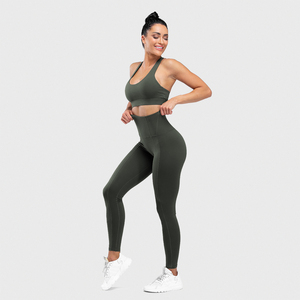 Ensemble de yoga 2 pièces pour femme, écologique, léger, respirant, taille haute, séchage rapide, avec logo frontal, fabriqué au Pakistan - Product Image 5
