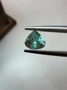 Gema de Alejandrita Corte Corazón Azul Real 5.30x5.60mm Piedra Suelta que Cambia de Color Joyería de Colección Gema Natural - Product Image 1