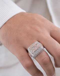 Anillo de Plata 925 con Moissanita para Hombre, Anillo de Sello Personalizado con Nombre, Anillo de Dedo Índice con Pavé de Diamantes, Joyería Personalizada para Hombre - Product Image 1
