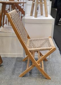 Chaise pliante Iris en teck massif avec cadre en rotin synthétique, design traditionnel pour une utilisation en extérieur dans le salon et l'hôtel - Product Image 4