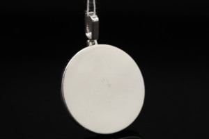 Colgante de Aleación Chapado en Oro con Diamantes Esmerilados Premium, Estilo Dinastía Real - Product Image 5