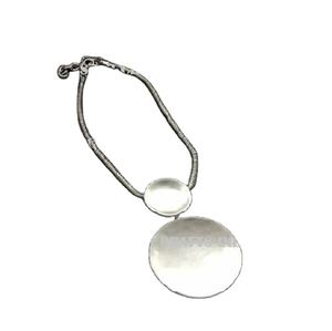 Producto de venta popular de alta calidad Material ecológico Diseño original personalizado Collares de moda colgantes de metal al mejor precio bajo - Product Image 1