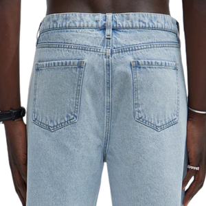 Shorts en jean bleu clair pour homme, délavage enzymatique moyen, respirant, séchage rapide, longueur genou, coupe décontractée, cinq poches, 100 % coton - Product Image 4