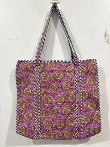 Sacs Kantha matelassés faits à la main avec patchwork en textiles recyclés pour le shopping, les voyages, les cadeaux, l'artisanat, la mode et la vente en gros - Product Image 5