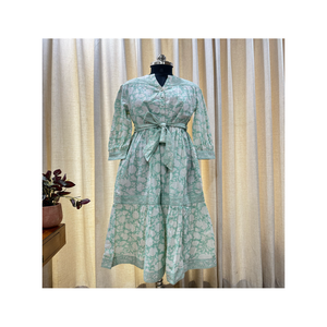 Robe trapèze longue à volants en coton 100% vert imprimé au bloc à la main, style indien, avec ceinture à nouer assortie pour femme - Product Image 1