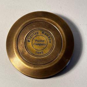 Brújula de Bolsillo con Apertura a Presión y Diseño de Reloj Solar Marino, Poema de Robert Frost, Material de Magnesia, Regalo Coleccionable para Aventureros, Náutico - Product Image 4