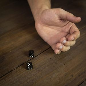 Dés en os de buffle élégants, faits à la main, naturels, pour jeux d'intérieur, dés à 6 faces personnalisables, cubes de qualité authentique - Product Image 3