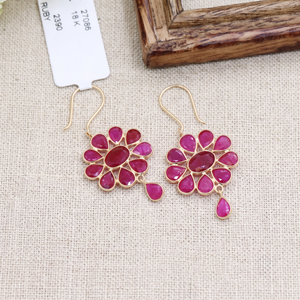 Pendientes de Oro Amarillo de 18k con Rodajas de Rubí Natural y Engaste Floral, Joyas Memoria, Venta al por Mayor - Product Image 5