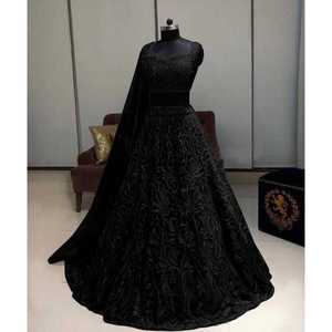 Magnifique Lehenga Choli avec broderie en filet et dupatta noir Gharara - Product Image 1