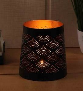 Lanterne en métal noir conique avec motif géométrique découpé pour la décoration de la maison et les cadeaux de Noël - Product Image 1