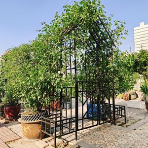 Arche de jardin en métal noir avec portail et jardinière, dimensions 80,71 x 97,24 cm, support pour plantes grimpantes, treillis pour roses d'extérieur - Product Image 4