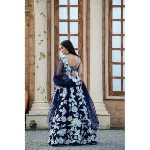 Lehenga Choli con Lentejuelas Arcoíris y Bordado Dori para Fiestas - Product Image 1