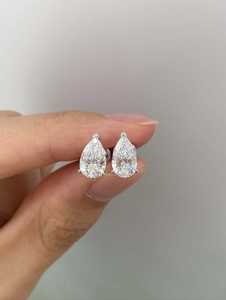 Pendientes de tuerca de moissanita con corte de pera de 1 quilate cada uno, de plata de ley 925, de moda, para mujer, regalo de aniversario para ella, ¡los más vendidos! - Product Image 4