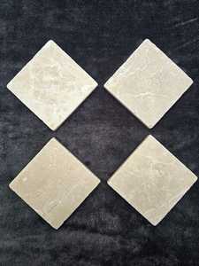 Juego de cuatro posavasos de mármol beige pulido, antideslizantes, de piedra natural. - Product Image 4