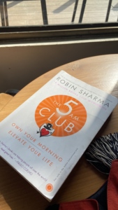 Le Club 5h du matin de Robin Sharma : Guide de la routine matinale, du succès et de la discipline (Édition brochée anglaise) - Product Image 6