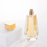 Flacon de parfum rectangulaire en verre minimaliste Prism 60 ml avec base lourde, atomiseur pressurisé, pompe pulvérisatrice sérigraphiée et joint d'étanchéité