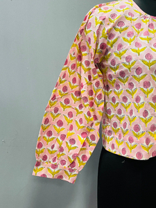 เสื้อกล้ามผู้หญิงคอวีลายดอกไม้สไตล์ญี่ปุ่นแบบพิมพ์ลายด้วยมือ เป็นมิตรกับสิ่งแวดล้อม ผลิตจากผ้าฝ้ายสำหรับฤดูร้อน จากรัฐราชสถาน - Product Image 5