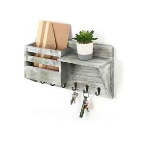Porte-clés mural en bois, un élément décoratif pour la maison, conçu pour favoriser des solutions de rangement élégantes et des routines quotidiennes bien organisées - Product Image 2