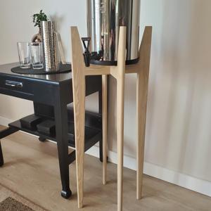 Support haut en bois de frêne blanchi pour filtre à eau, conçu pour distributeur de purificateur d'eau par gravité, avec pieds robustes et hauteur surélevée - Product Image 1