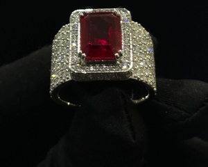 Bague de luxe pour homme en argent sterling 925, sertie de moissanite et de diamants, coupe émeraude rouge, style bling-bling pour soirée - Product Image 1