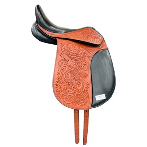 Nueva Silla de Doma Inglesa Premium Hecha a Mano, de Cuero Genuino, con Árbol de Plástico, Forro Anti-Fricción y Herrajes de Latón, de Larga Duración - Product Image 1