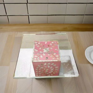 Support à gâteau en incrustation de coquillage rose Capiz dessus en acrylique avec incrustation de nacre plateau de tasse décoratif indien pour la présentation de gâteau - Product Image 1