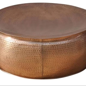 Table basse ronde martelée à la main finition cuivre - Product Image 1