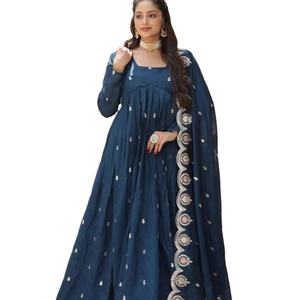Robe Anarkali de Travail de Séquence de Broderie en Fausse Fourrure Lourde de Designer pour le Festival de Fête des Femmes par FabZone de Haute Qualité - Product Image 1
