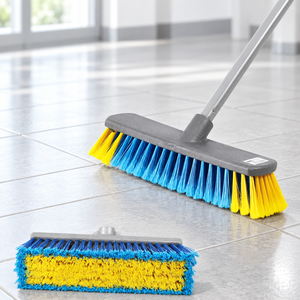 Balai à pousser multifonction à long manche de 12 pouces avec tête de balai en PP et poils souples/durs pour un usage quotidien - Product Image 1