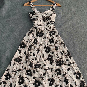 Robe longue élégante et sexy pour femme, à manches courtes, alliant parfaitement élégance, confort et style décontracté ou formel pour diverses occasions, en soie maxi. - Product Image 3