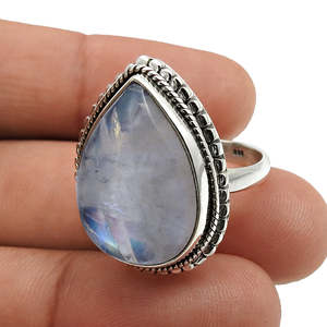 Anillo artesanal de piedra lunar arcoíris hecho a mano con plata de ley 925, joyería bohemia, regalo perfecto para niñas y niños - Product Image 2