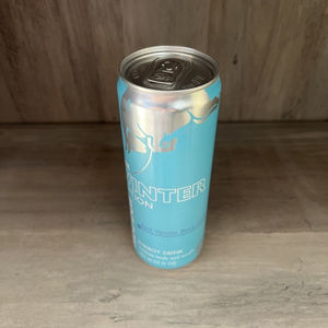 Red Bull Édition Hiver Sans Sucre Saveur Vanille Glacée et Baies 250ml – Stock en Gros pour Chaînes de Magasins de Proximité - Product Image 4