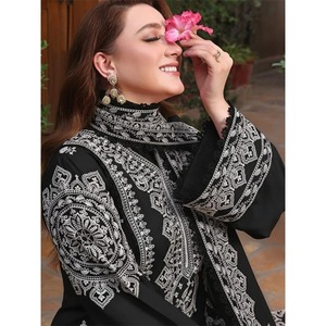 Organza brodé en coton premium noir intense avec bordure intégrale et broderie complexe sur le devant, les manches et les bordures - Product Image 5