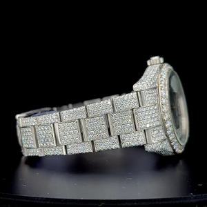 Montre entièrement sertie de diamants en or blanc avec cadran noir et chiffres romains, certifiée par un testeur de diamants 24,5 carats, sertie de moissanite. - Product Image 3