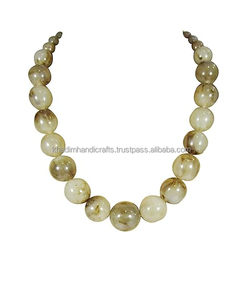 Collares de resina hechos a mano excepcionales, extraordinarios e impresionantes, joyería llamativa de lujo con atractivo artístico moderno y elegante - Product Image 1