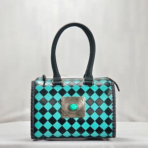 Bolso de Mano de Cuero Genuino de Lujo Venus Leathers, Diseño Duradero con Cierre de Cremallera y Asa Superior, Patrón a Cuadros Negro y Verde Azulado, Ideal para Viajes - Product Image 1