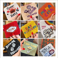 Tas Clutch Slogan Berhias Manik-Manik Pola Geometris Bordir Lucu Penutup Ritsleting Kapasitas 1L Tas Pesta Malam Hari Custom