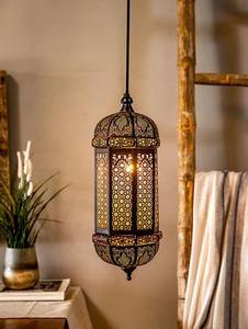 Lanterne marocaine en fer de qualité supérieure pour la décoration de maisons de luxe, ajoutant une touche exotique sophistiquée et un éclairage d'ambiance. - Product Image 4