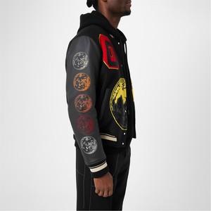 Chaqueta Varsity Negra de Poliéster para Hombre con Parches Bordados de Luna, Estilo Urbano Ecológico con Capucha, Corte Regular, Estilo Invernal - Product Image 2