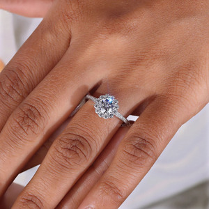 Bague de fiançailles, de mariage ou de promesse Vana Jewels en or blanc massif 14 carats avec diamant de laboratoire taille brillant, style Art Déco, certifiée IGI, unique - Product Image 2