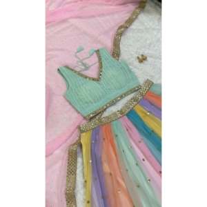 Conjunto de Lehenga Choli para Fiesta de Mujer con Elegante Trabajo de Espejo de Papel - Product Image 4