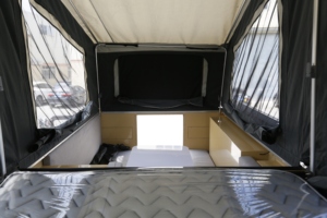 Remolque <span class=keywords><strong>de</strong></span> Camping Todoterreno 4x4 <span class=keywords><strong>de</strong></span> Alta Resistencia con Piso Rígido Plegable hacia Adelante y Suspensión Independiente - Product Image 4