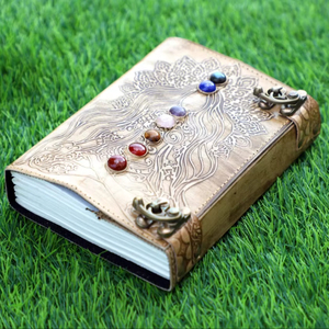 Cuaderno de Cuero Genuino con Páginas en Blanco, Cuaderno Clásico de Cuero Puro de Alta Calidad con Grabado de 7 Chakras, Diario de Cuero con Diseño de Diosa - Product Image 1