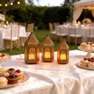 Lanterne marocaine en métal blanc lumineux avec décorations ajourées complexes, porte-bougie décoratif pour le Ramadan, les mariages et la décoration de la maison - Product Image 5